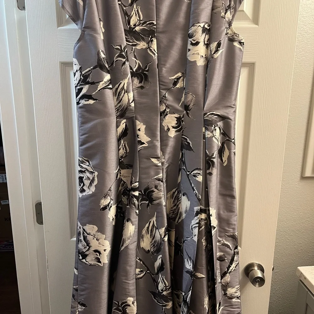 Silver grey deep V cocktail dress - Picture 7 of 12